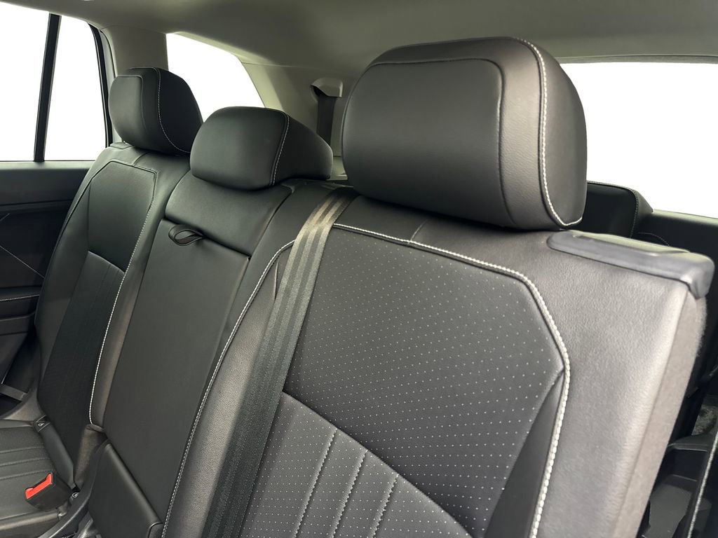 Used 2024 Volkswagen Tiguan SE FWD image 34