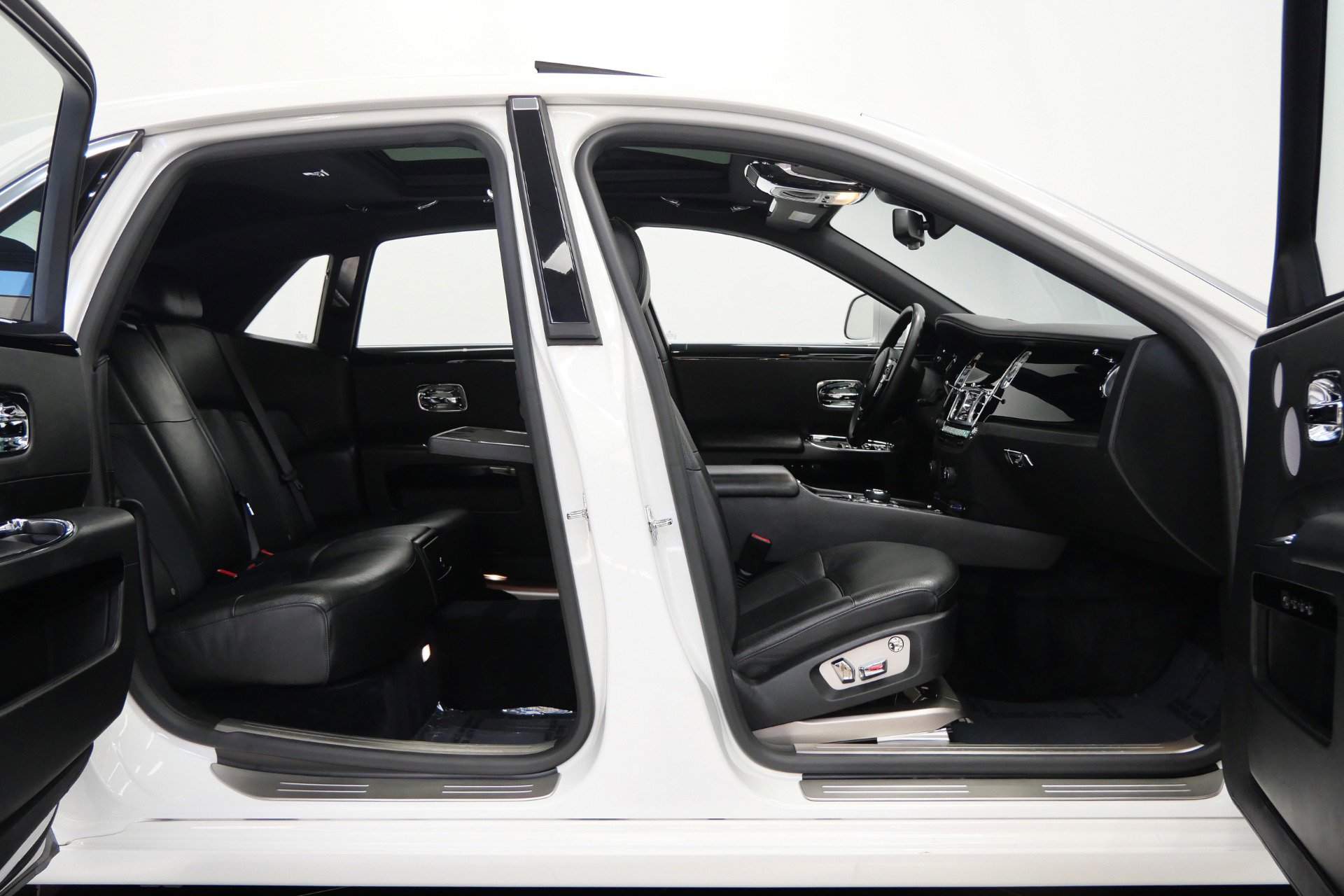 Used 2014 Rolls-Royce Ghost RWD image 51