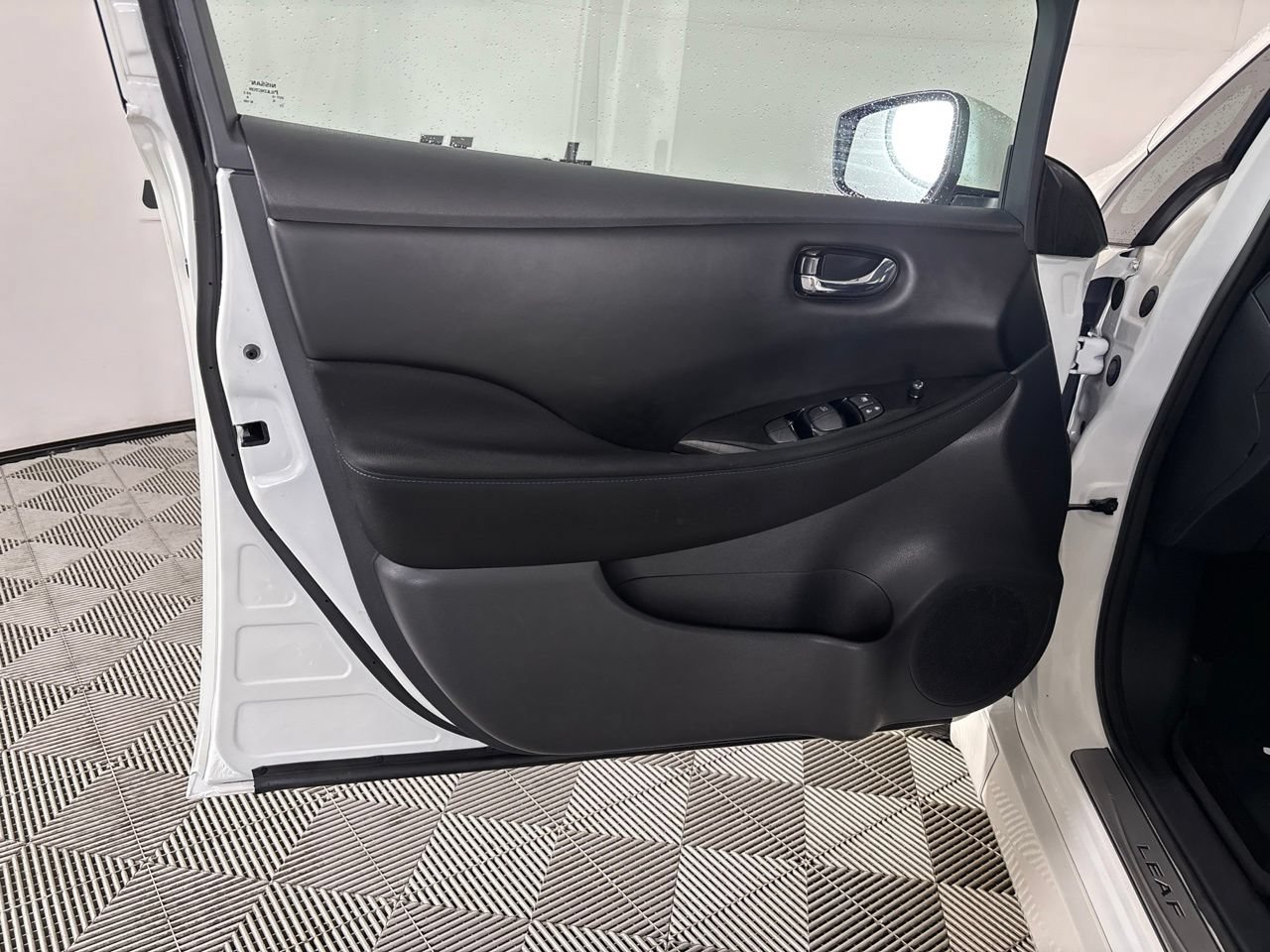 Used 2023 Nissan Leaf SV Plus FWD image 7