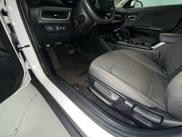 Used 2025 Kia K4 LXS image 12