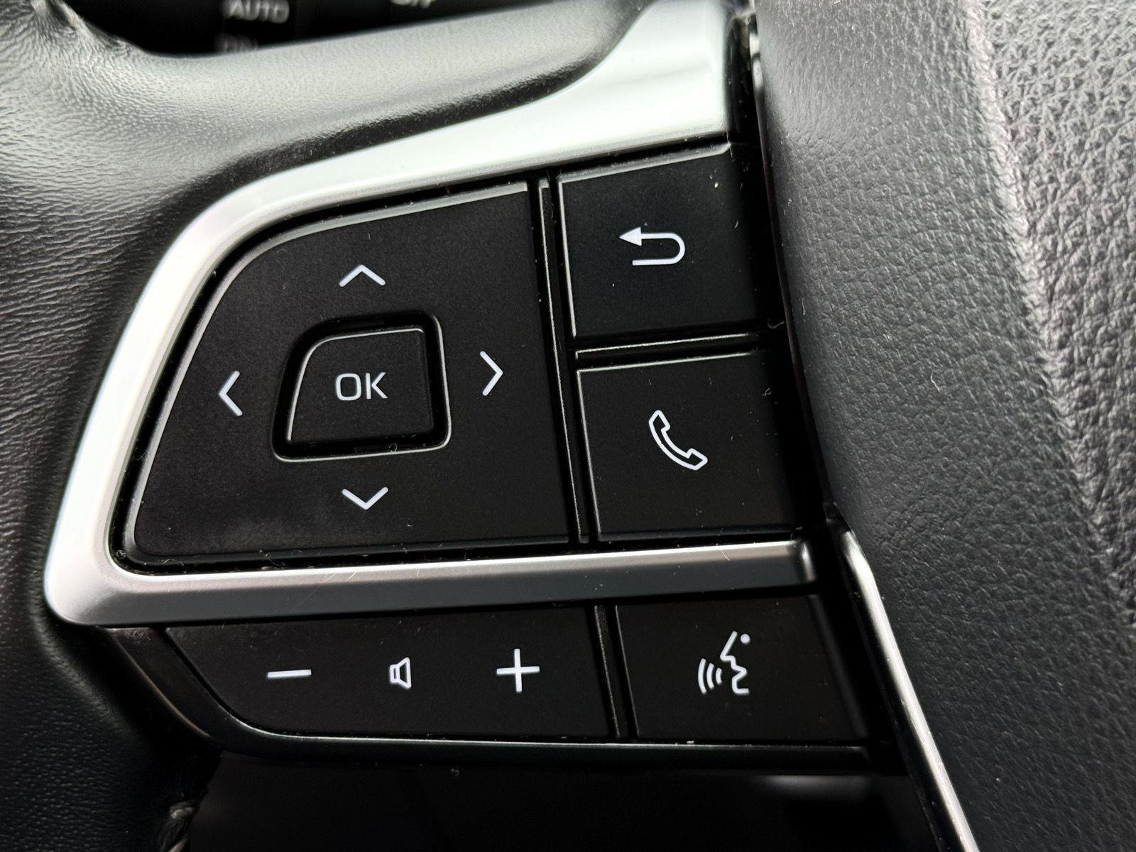 Certified 2020 Toyota Highlander XLE image 19