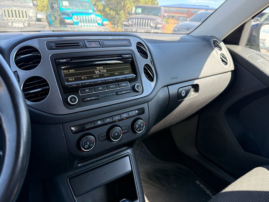 Used 2013 Volkswagen Tiguan S image 30