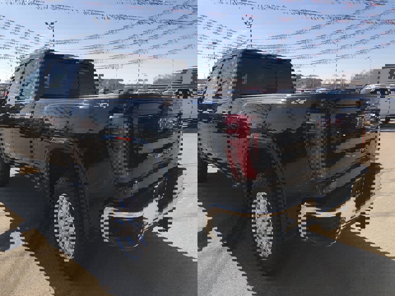 Used 2024 GMC Sierra 2500 SLT w/ SLT Convenience Package image 4