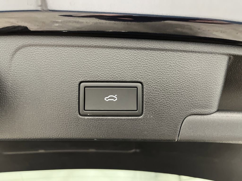 Used 2025 Volkswagen Atlas Cross Sport SEL Premium R-Line image 17