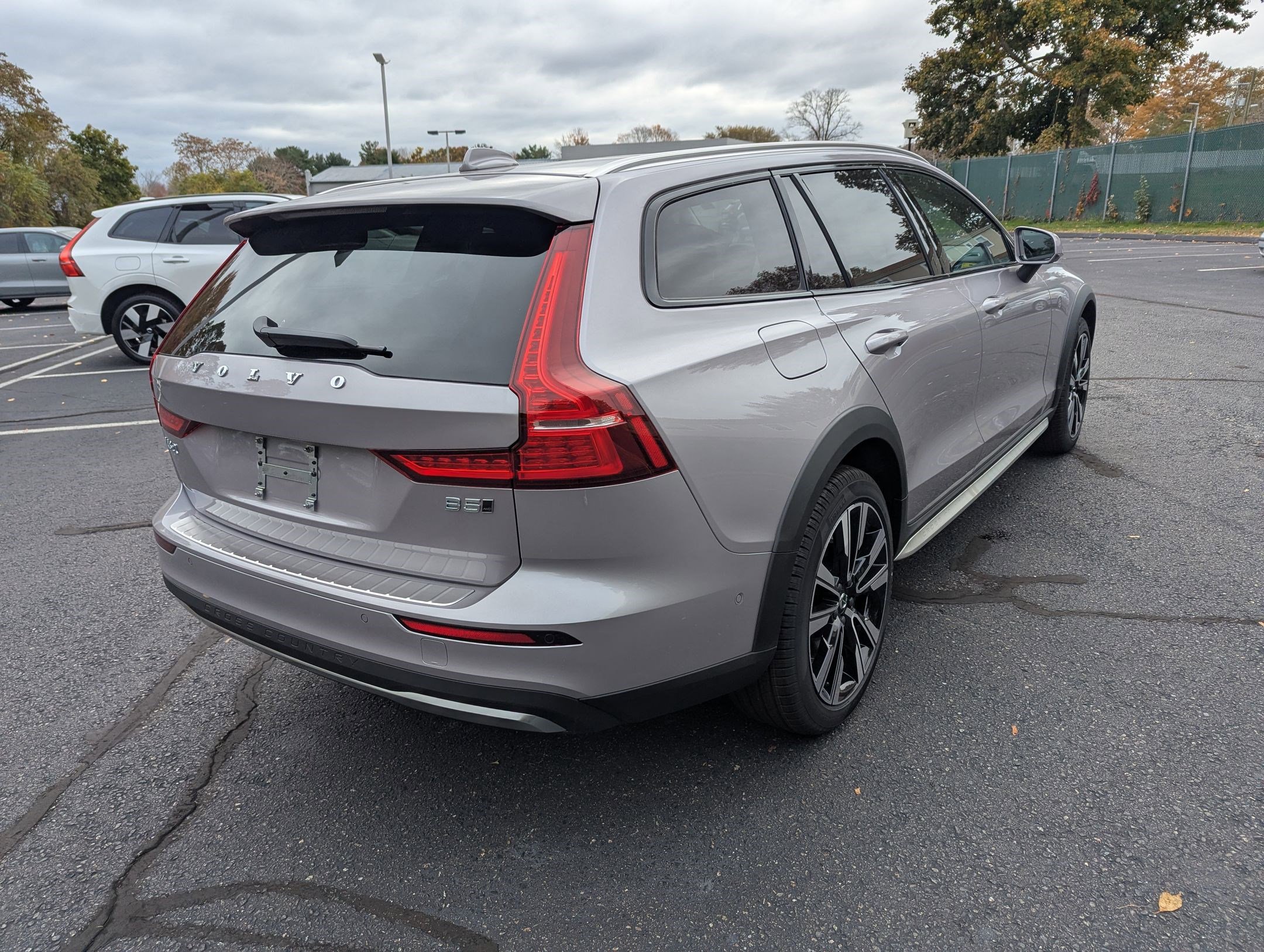 New 2026 Volvo V60 B5 Cross Country Ultra w/ Protection Package Premier image 4