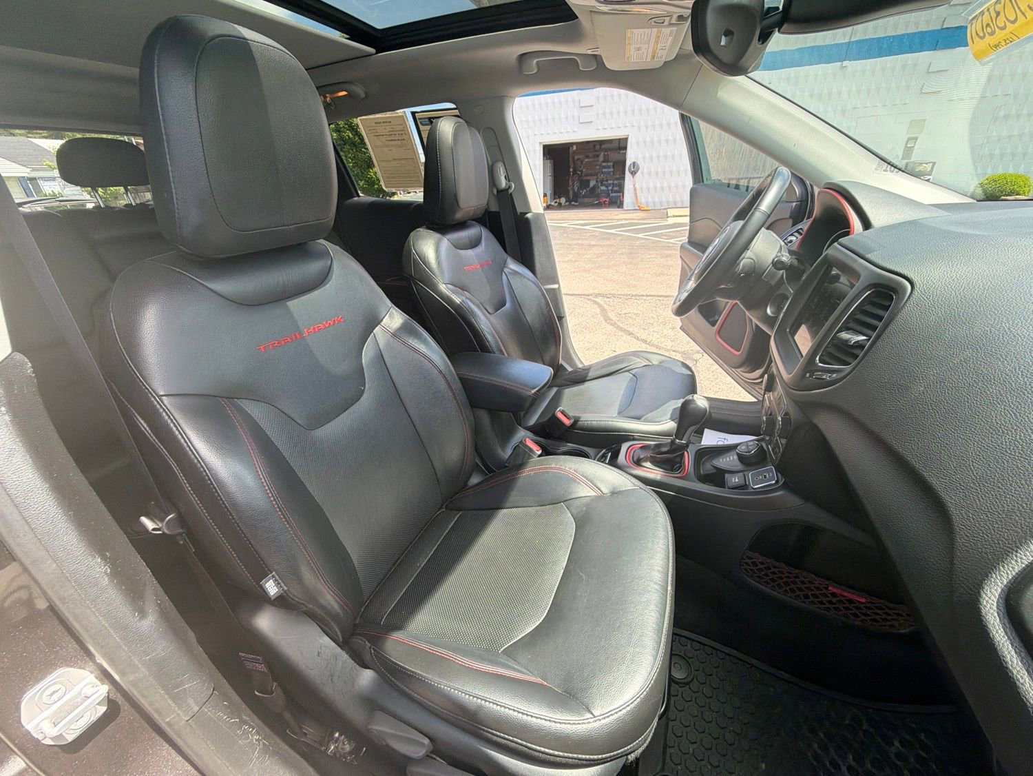 Used 2018 Jeep Compass Trailhawk w/ Leather Interior Group AWD/4WD image 26