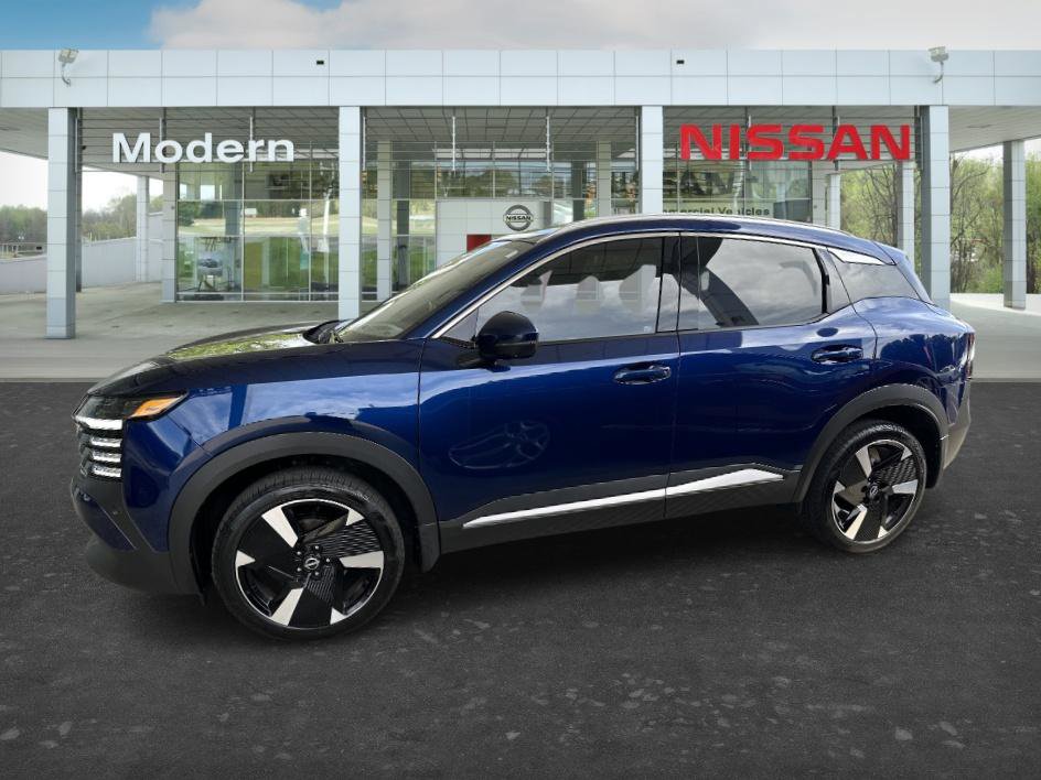Certified 2025 Nissan Kicks SR FWD image 2