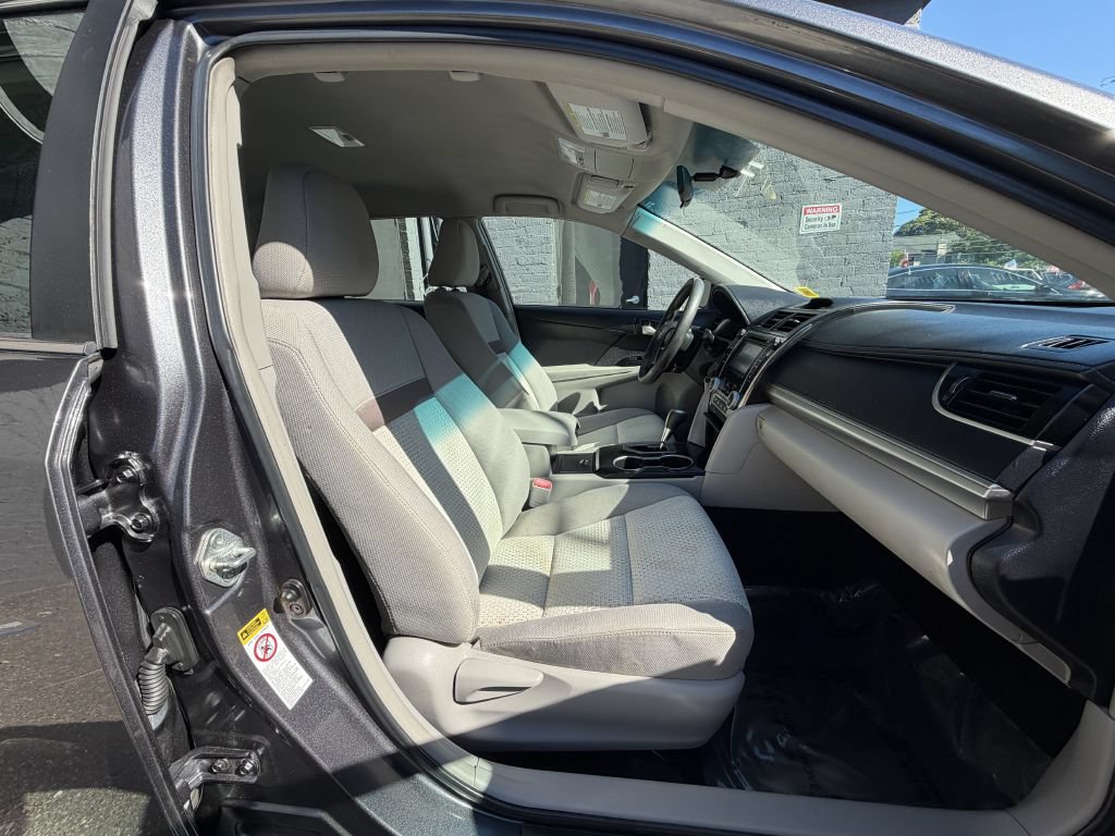 Used 2014 Toyota Camry LE FWD image 18