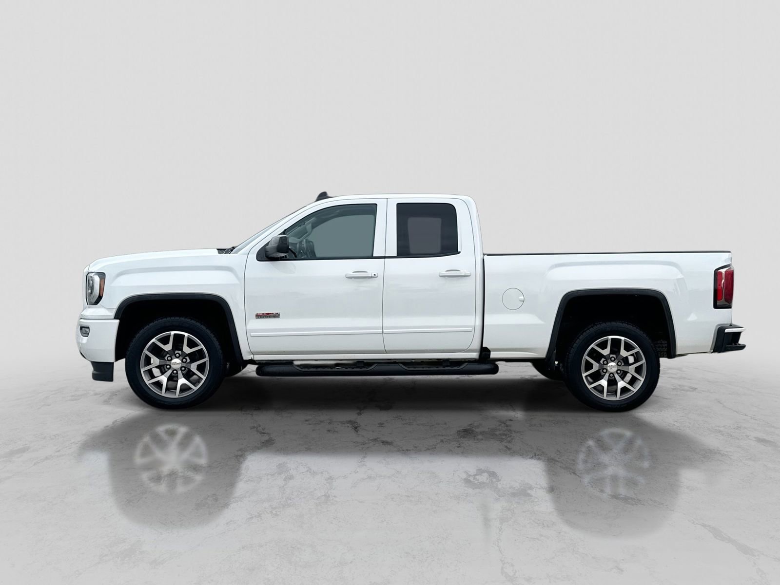Used 2018 GMC Sierra 1500 SLT AWD/4WD image 3