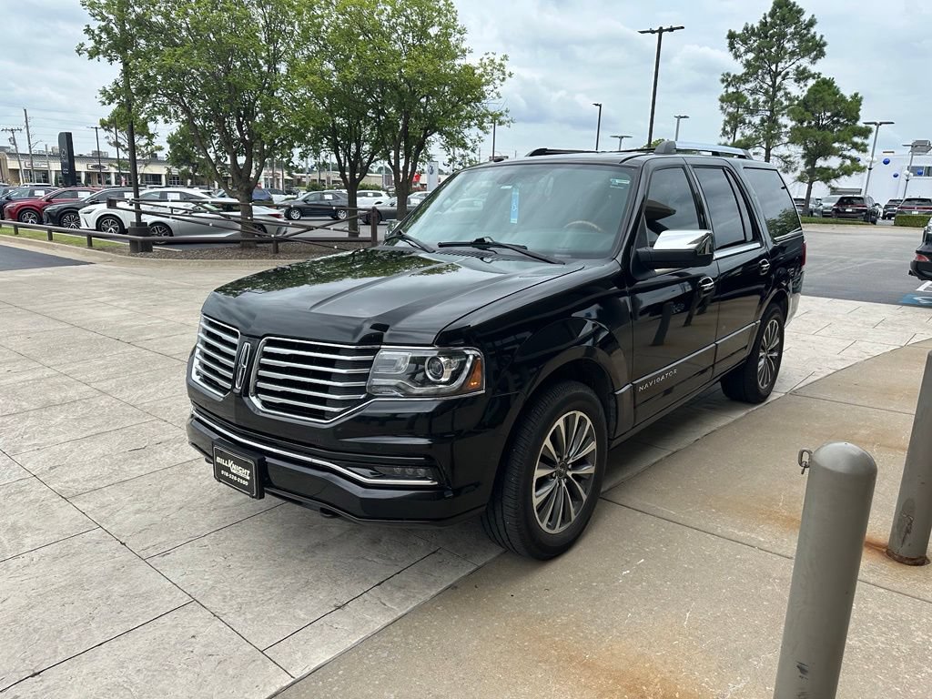 Used 2017 Lincoln Navigator Select AWD/4WD image 3