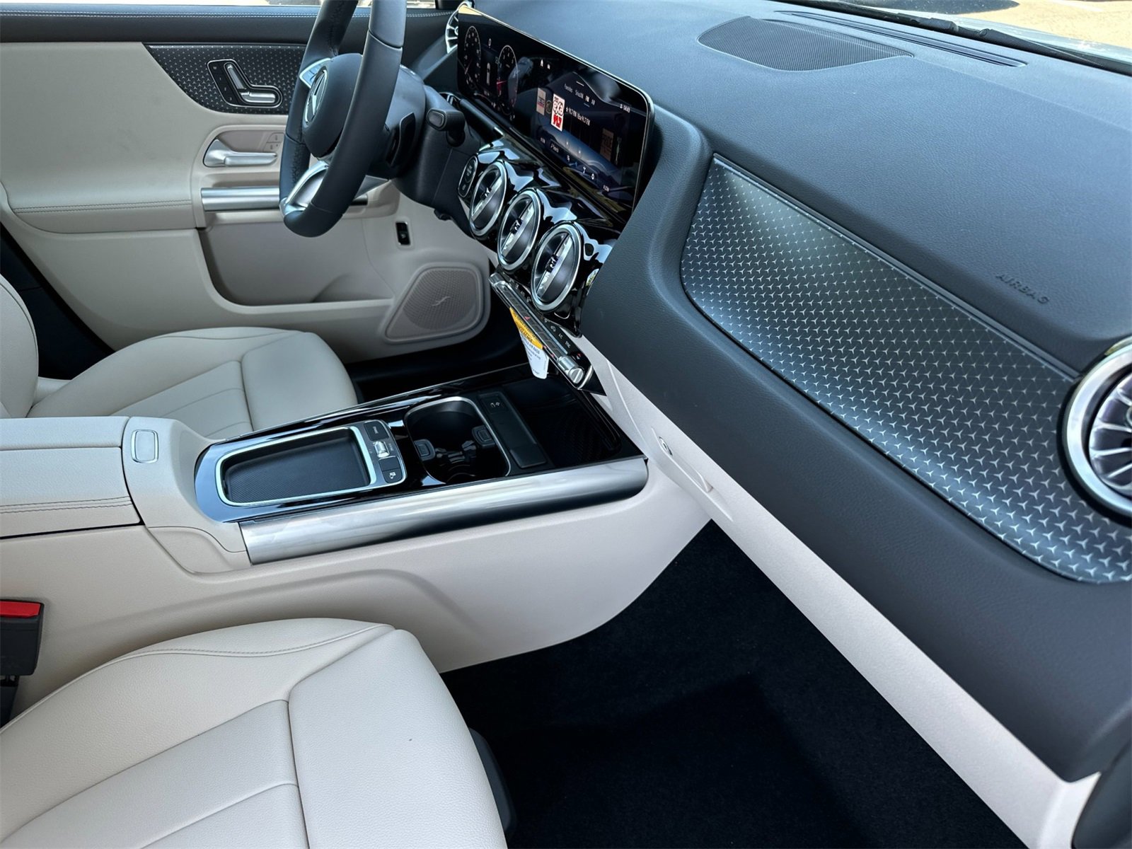 New 2025 Mercedes-Benz GLA 250 image 15