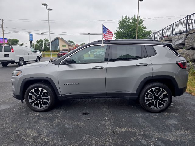 Used 2024 Jeep Compass Limited AWD/4WD image 7