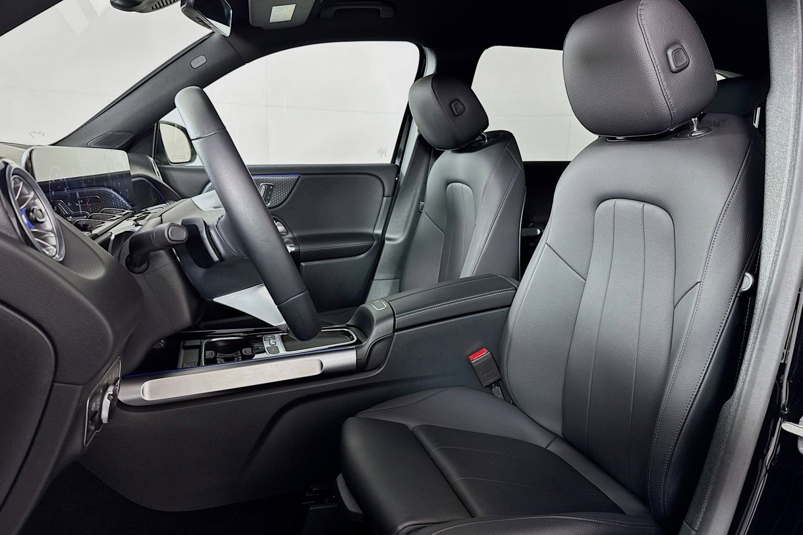 Certified 2025 Mercedes-Benz GLB 250 image 17