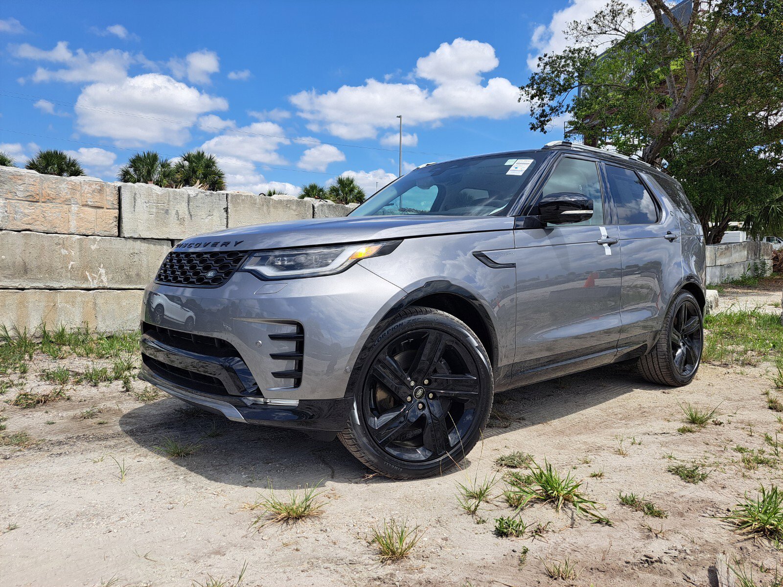 New 2025 Land Rover Discovery Dynamic SE