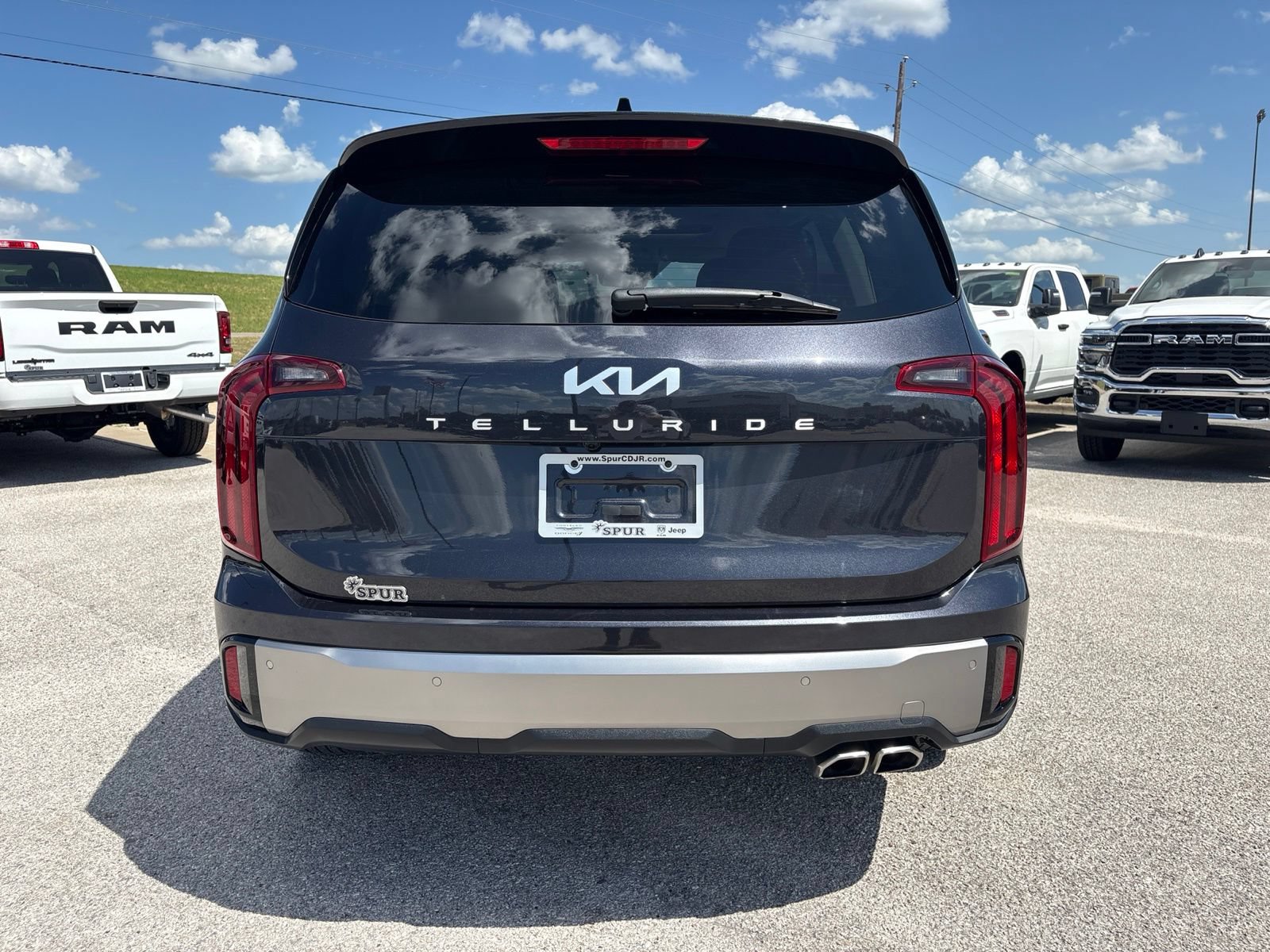 Used 2025 Kia Telluride S FWD image 5