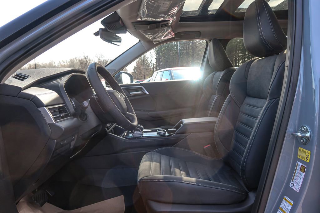 New 2026 Mitsubishi Outlander AWD image 23