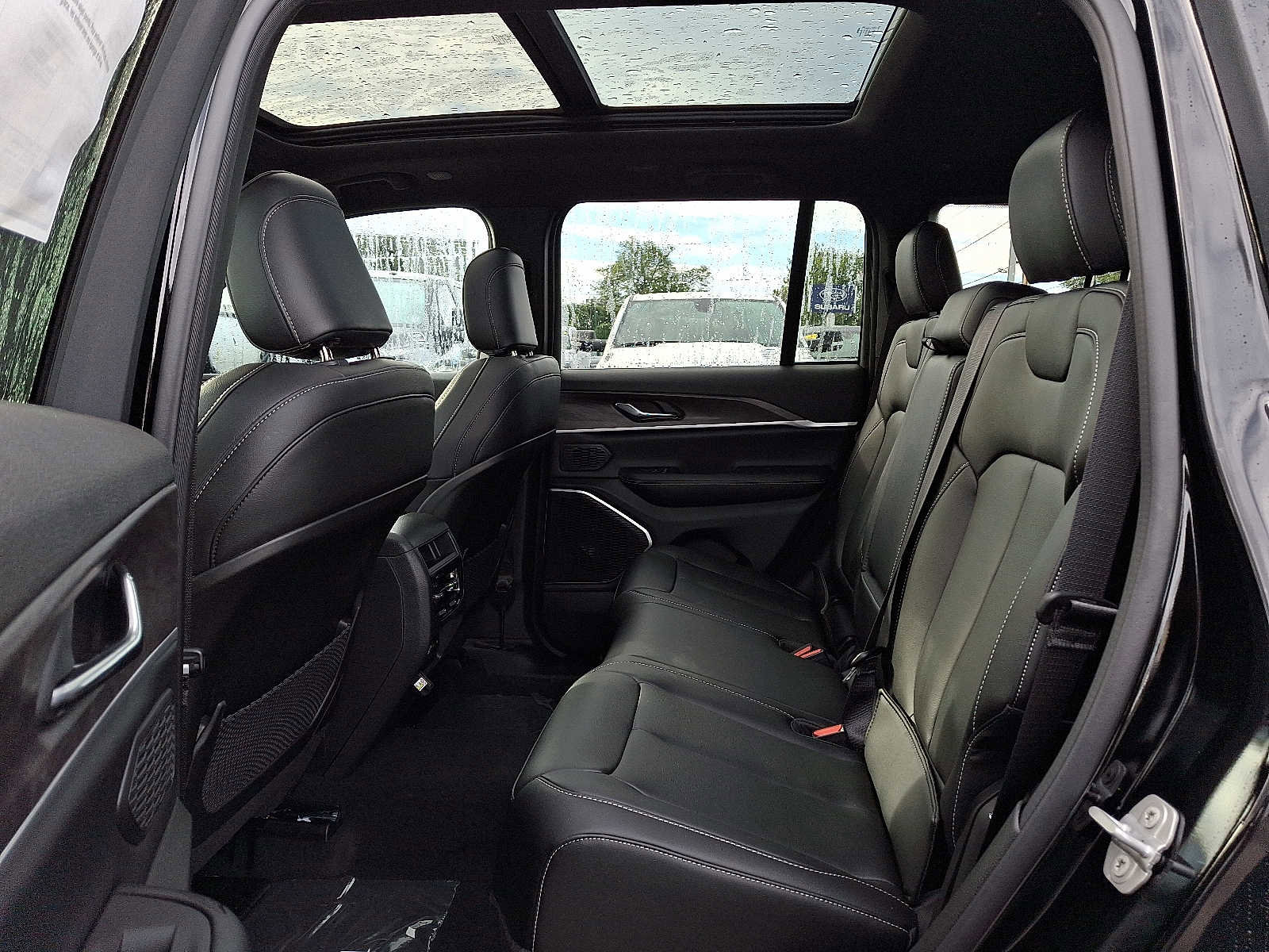 New 2025 Jeep Grand Cherokee Limited w/ Black Appearance Package image 6