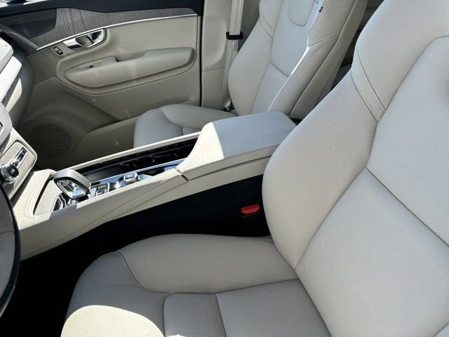 New 2025 Volvo XC90 T8 Plus w/ Protection Package Premier image 17