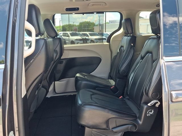 Certified 2023 Chrysler Pacifica Touring-L FWD image 10