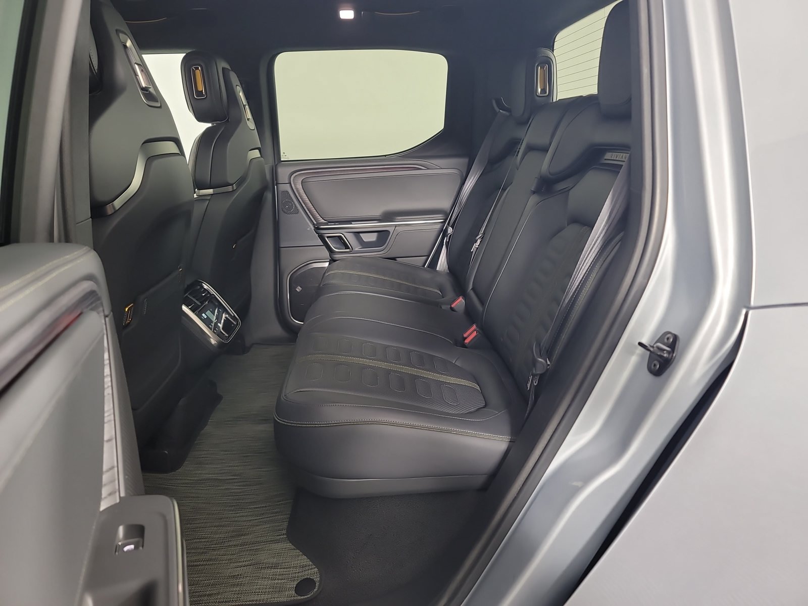 Used 2024 Rivian R1T Adventure Dual AWD/4WD image 21