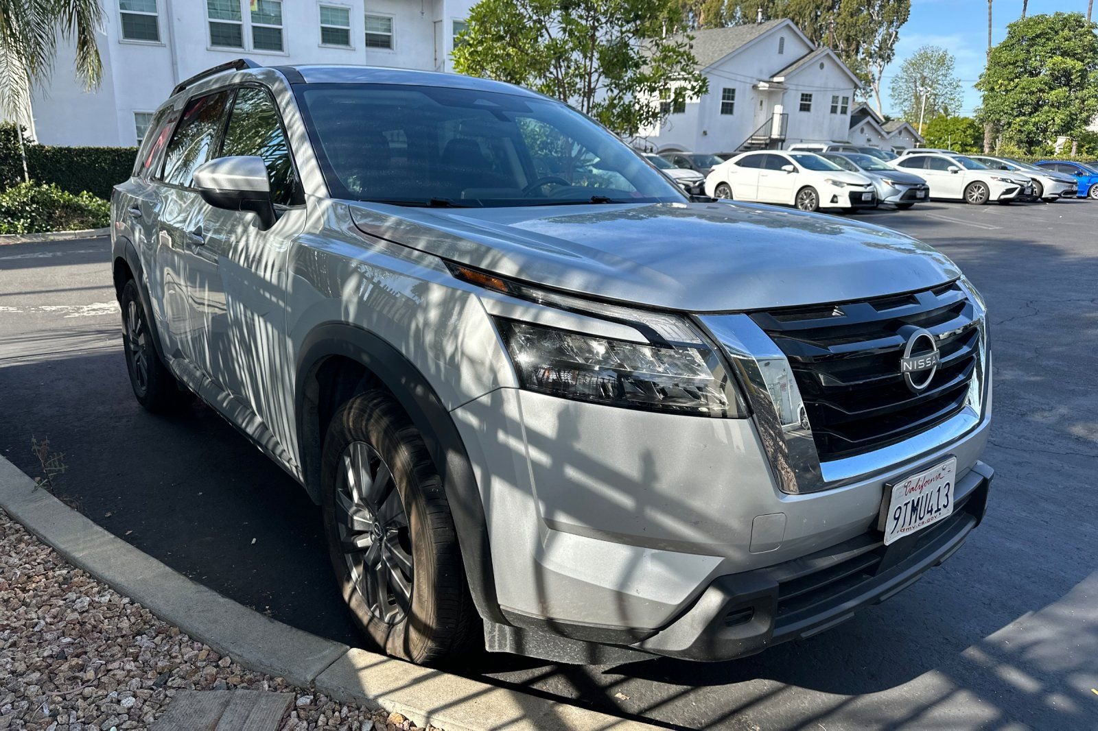 Used 2025 Nissan Pathfinder SV FWD image 2