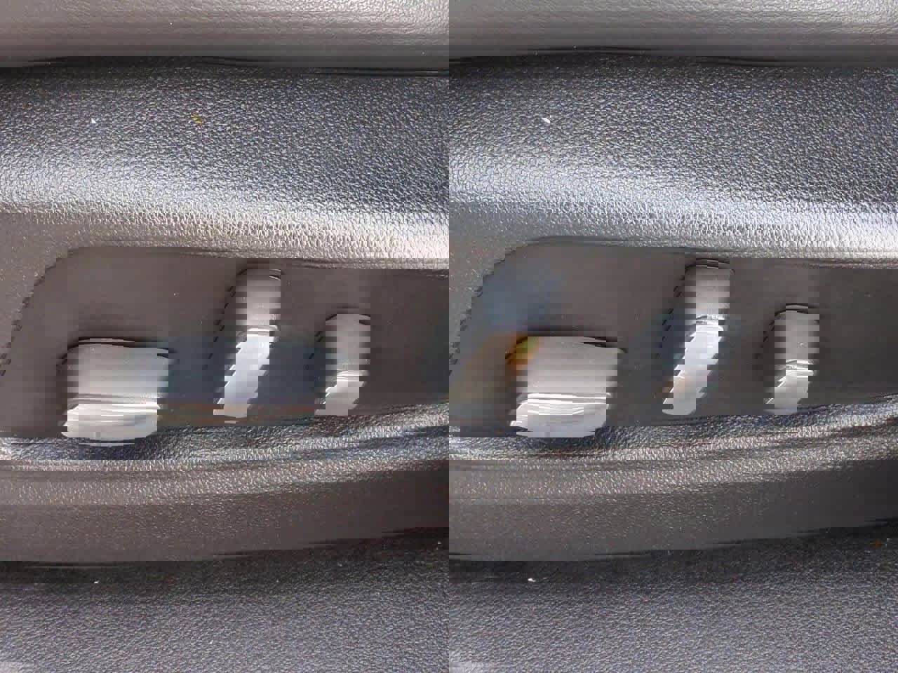 Used 2018 Cadillac XT5 Luxury w/ Driver Awareness Package image 17