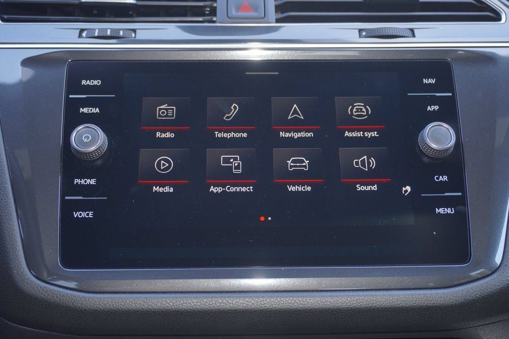 Used 2022 Volkswagen Tiguan SEL R-Line AWD/4WD image 16