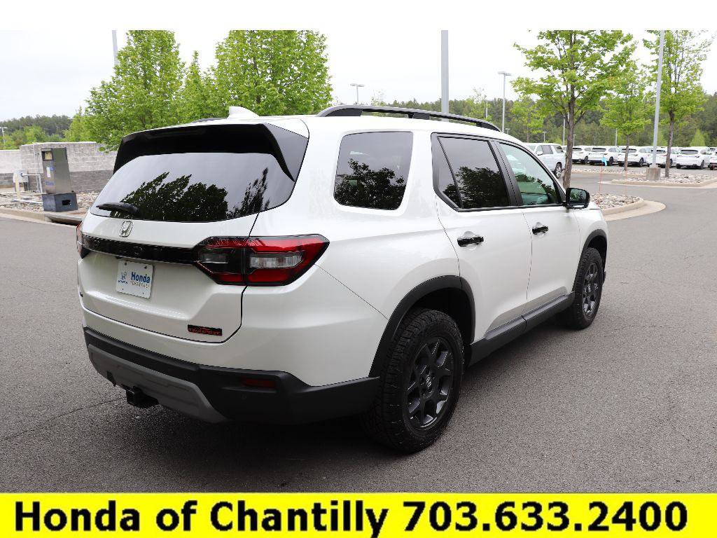 Certified 2025 Honda Pilot TrailSport image 7