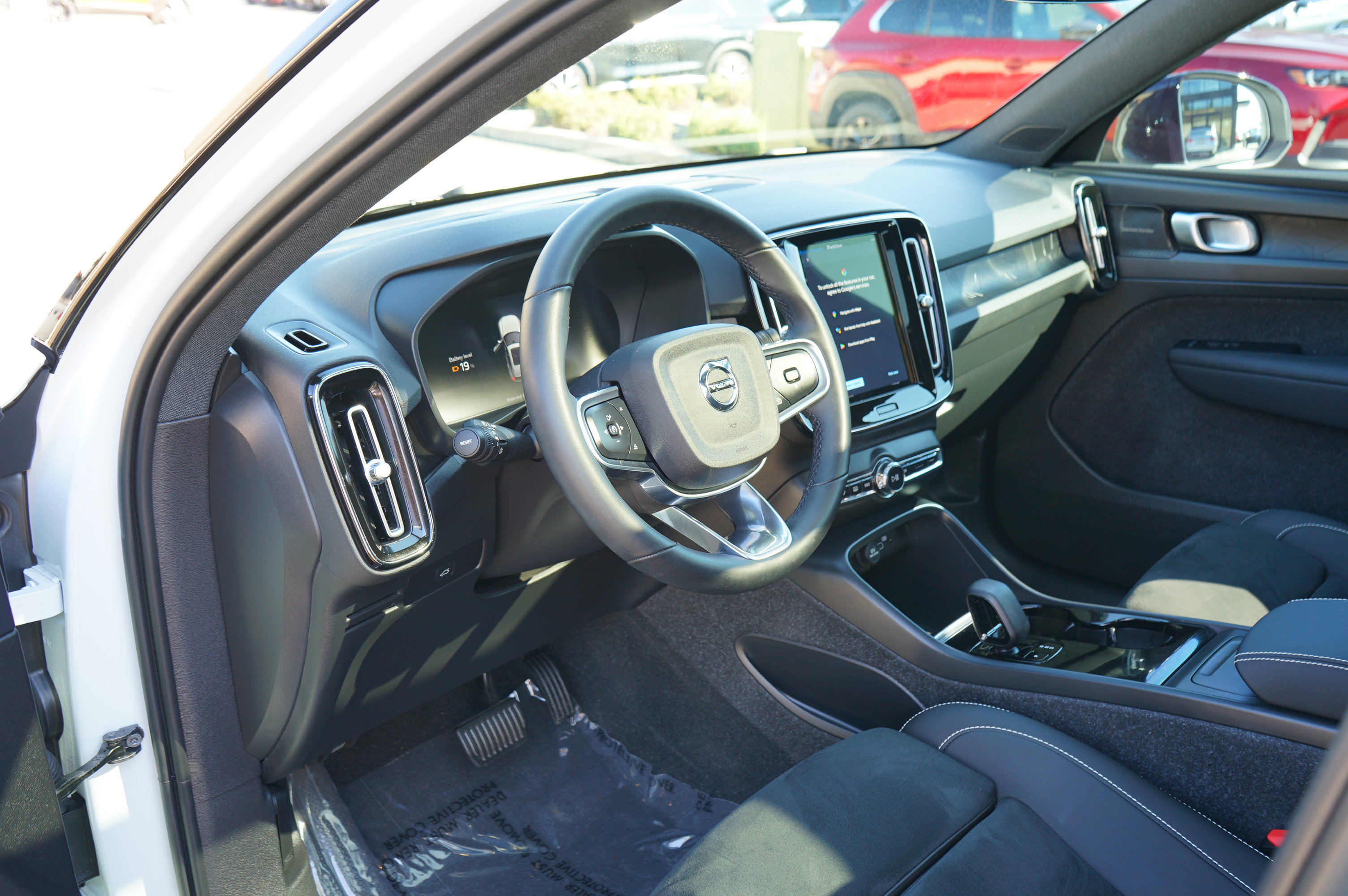 Used 2023 Volvo XC40 Recharge Ultimate image 18