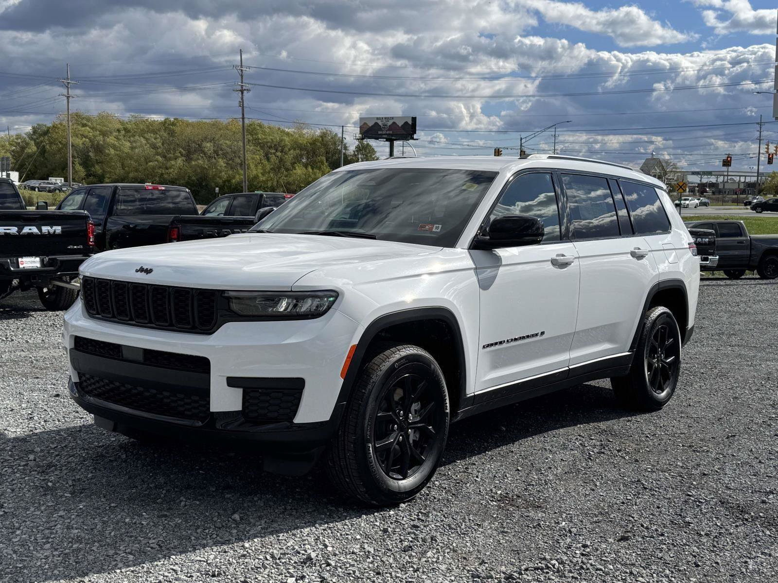 New 2025 Jeep Grand Cherokee L Laredo AWD/4WD image 22