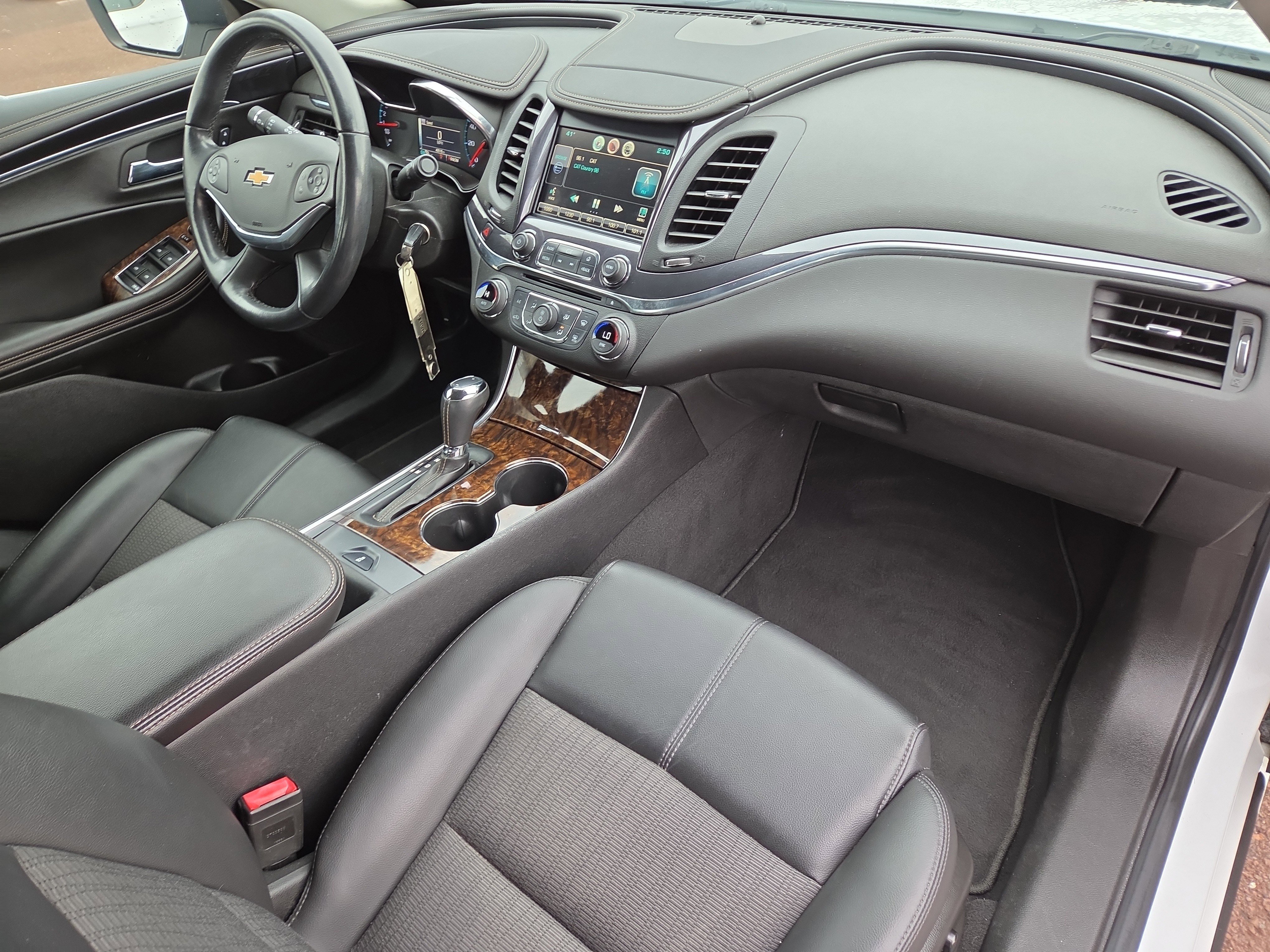 Used 2015 Chevrolet Impala LT w/ Convenience Package image 18