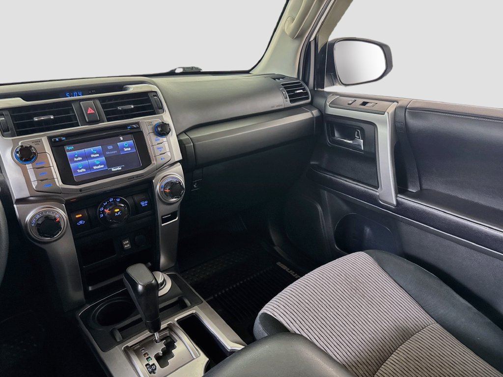 Used 2017 Toyota 4Runner SR5 AWD/4WD image 23