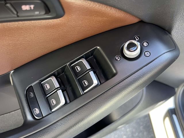 Used 2017 Audi Q5 2.0T Premium Plus w/ Technology Package image 12