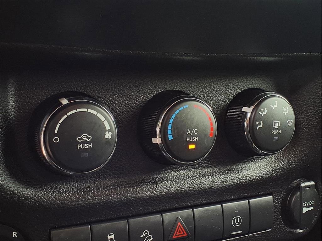 Used 2018 Jeep Wrangler Rubicon w/ Power Convenience Group image 18