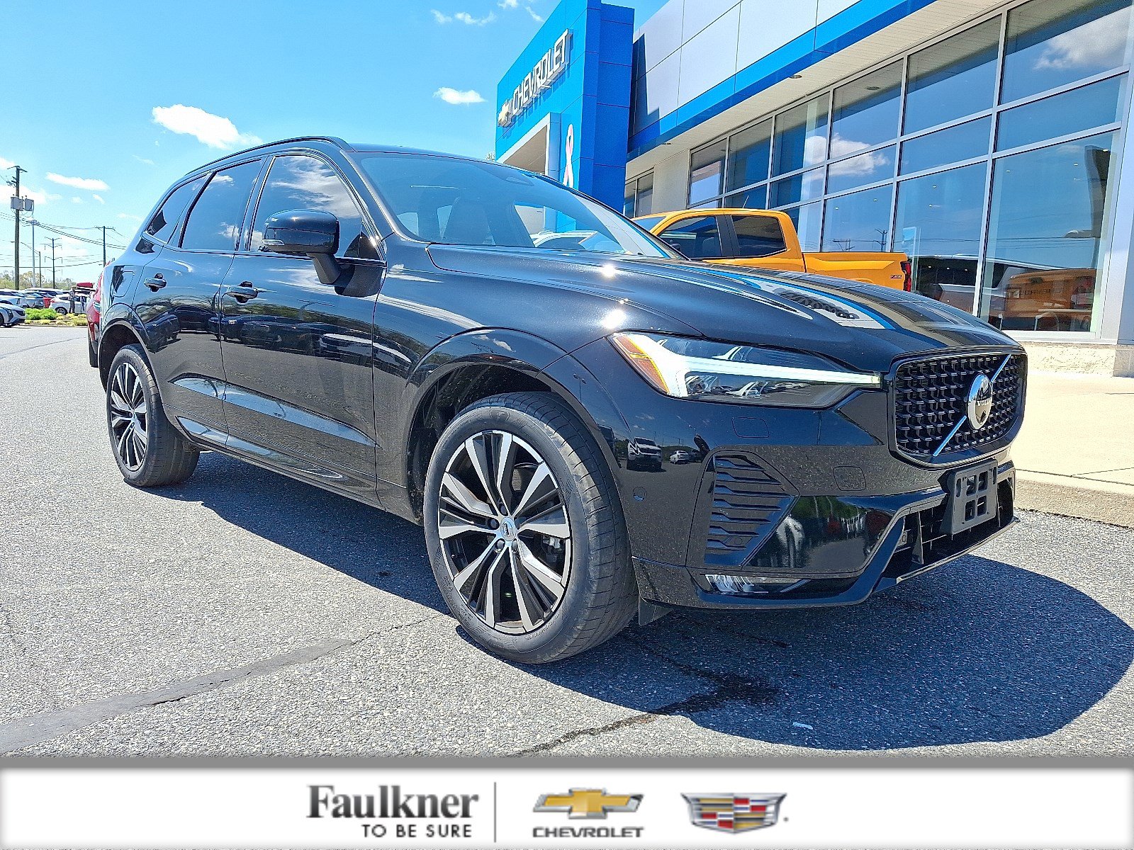 Used 2023 Volvo XC60 B5 Plus w/ Climate Package AWD/4WD image 1
