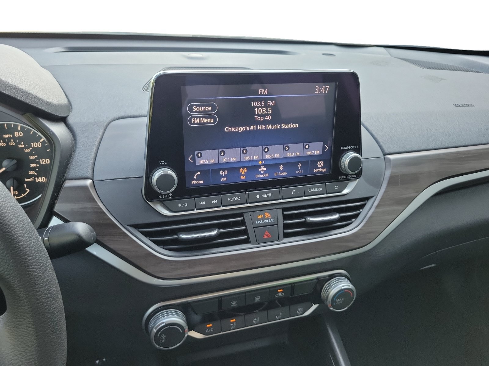 Used 2024 Nissan Altima 2.5 SV FWD image 14