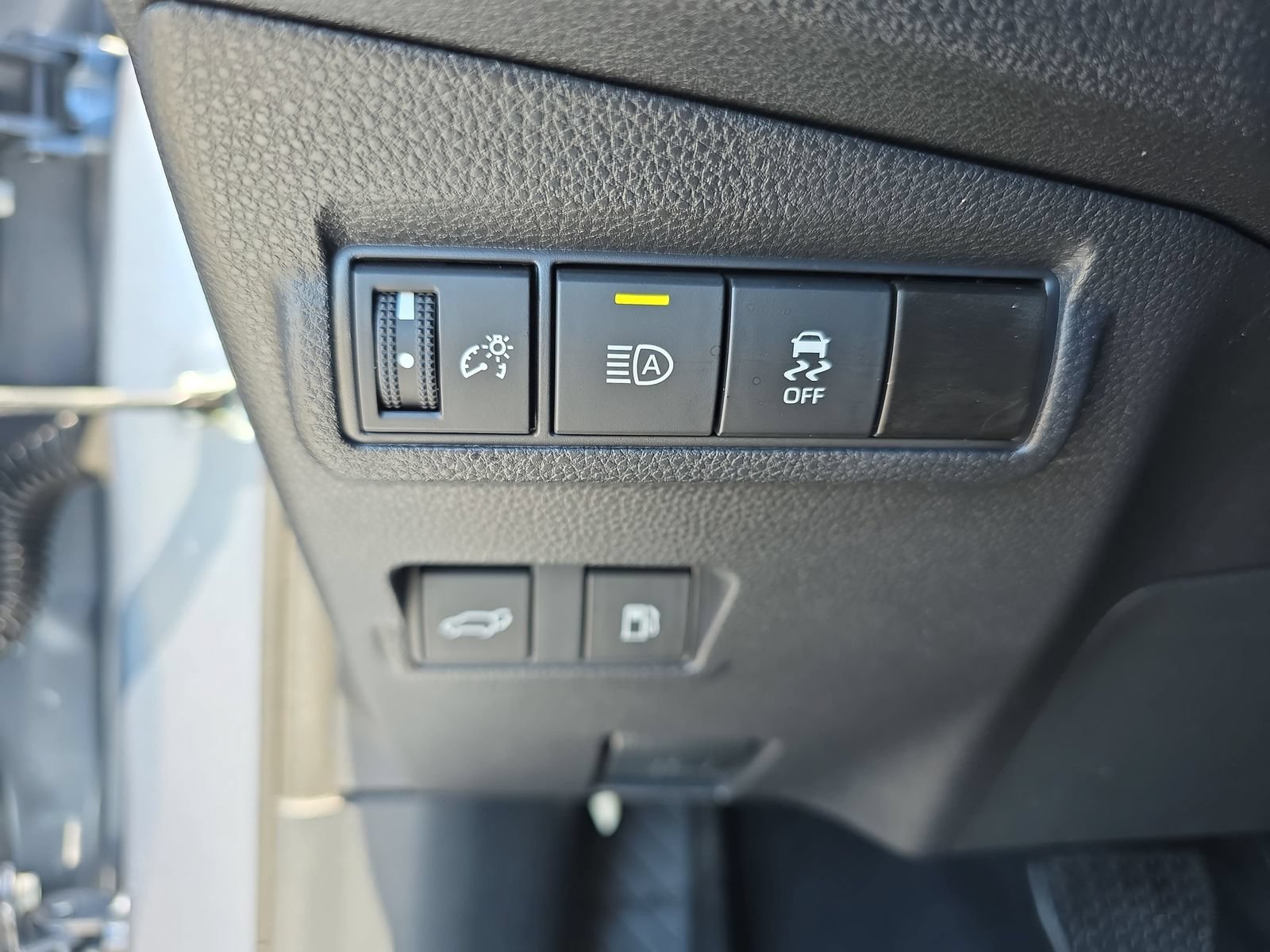 Used 2024 Toyota Corolla Cross AWD Hybrid w/ Convenience Package image 26