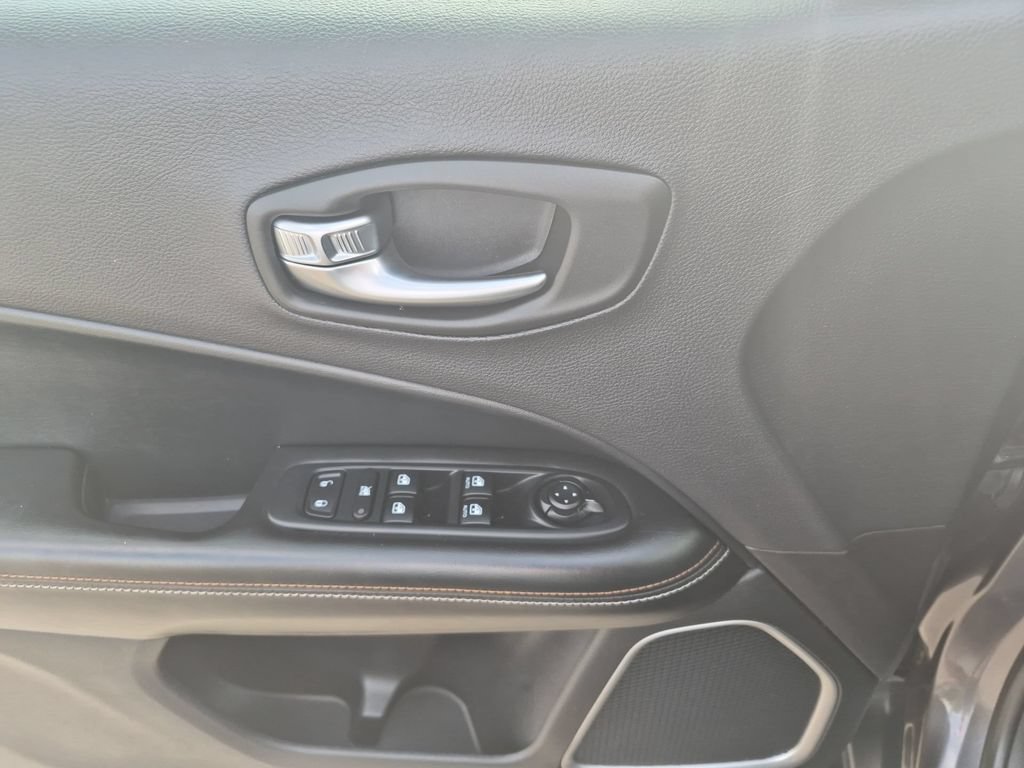Used 2018 Jeep Compass Latitude w/ Popular Equipment Group AWD/4WD image 13