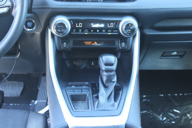 Used 2022 Toyota RAV4 XLE FWD image 16