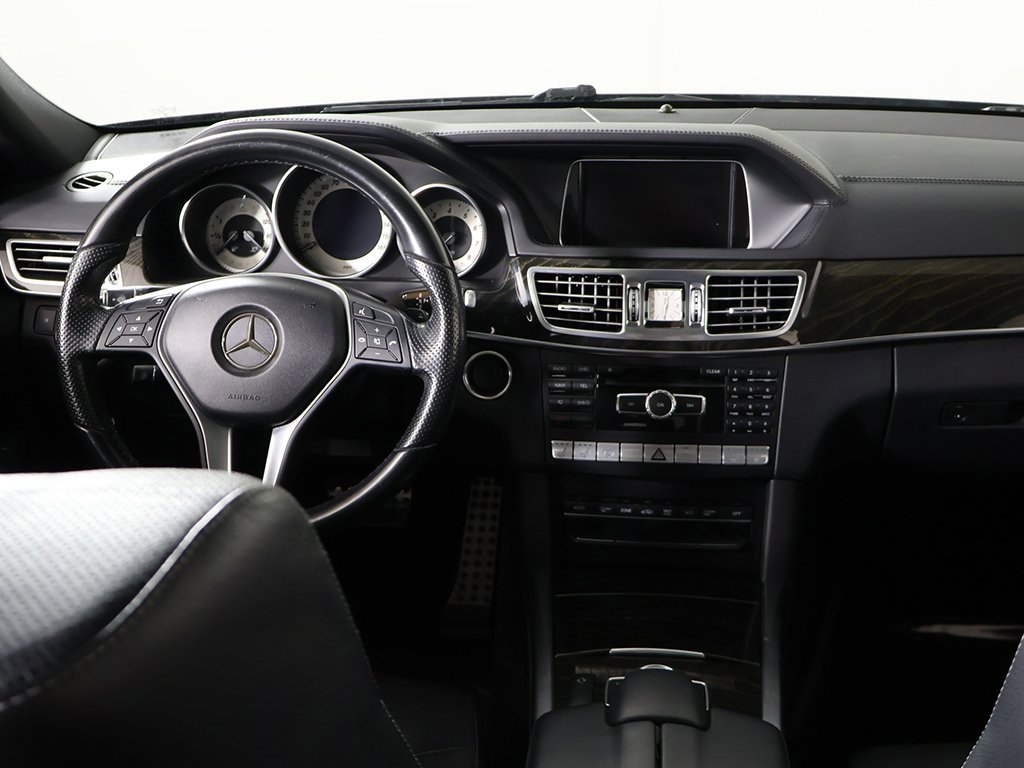 Used 2015 Mercedes-Benz E 400 4MATIC Sedan w/ Lighting Package image 32