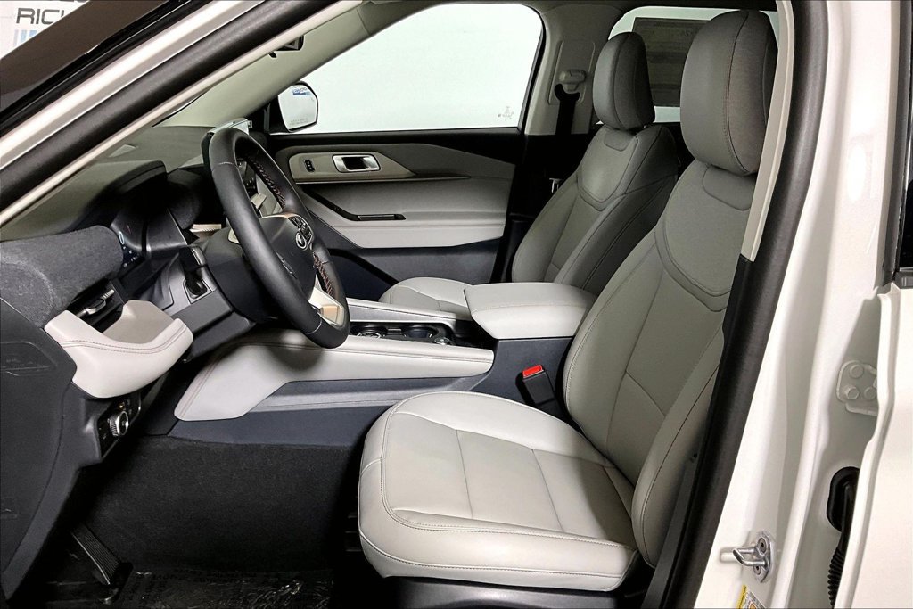 New 2026 Ford Explorer Active w/ Active Comfort Package RWD image 9