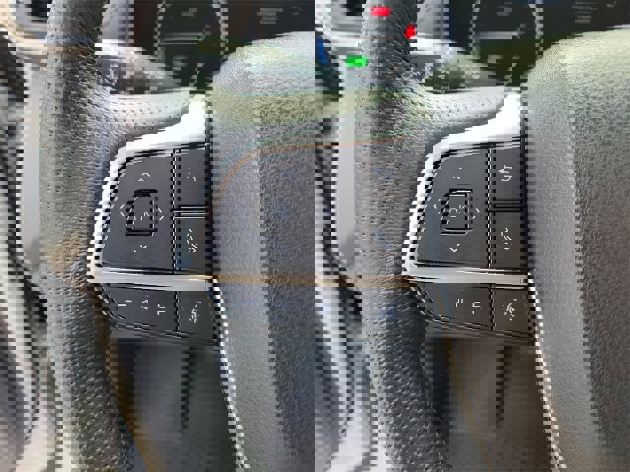 Used 2024 Toyota Sienna Limited image 20