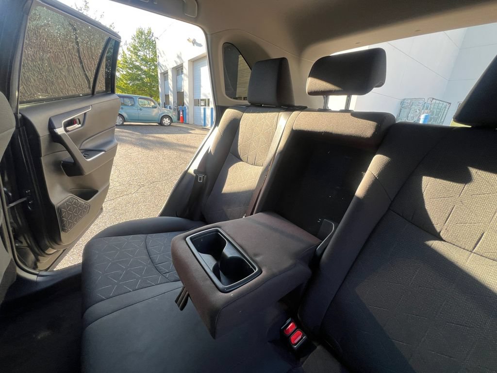 Used 2022 Toyota RAV4 XLE AWD/4WD image 27