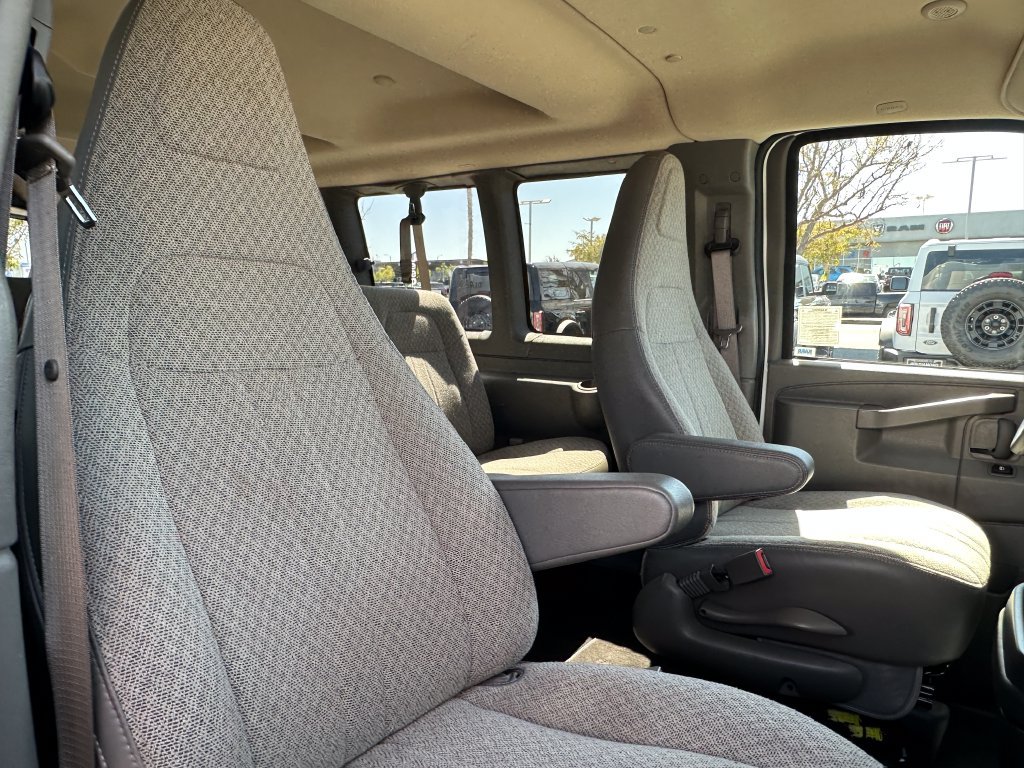 Used 2025 Chevrolet Express 3500 LT w/ LT Preferred Equipment Group RWD image 17