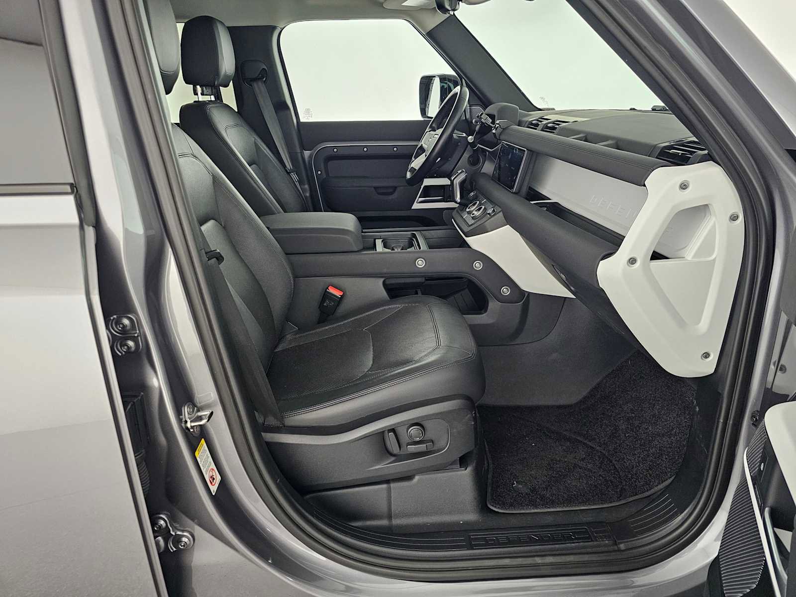 Used 2023 Land Rover Defender 110 SE image 10