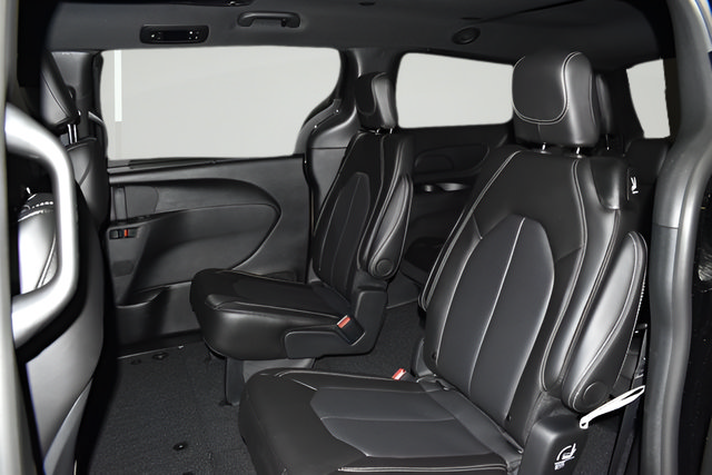 New 2026 Chrysler Pacifica Select w/ S Appearance Package FWD image 28
