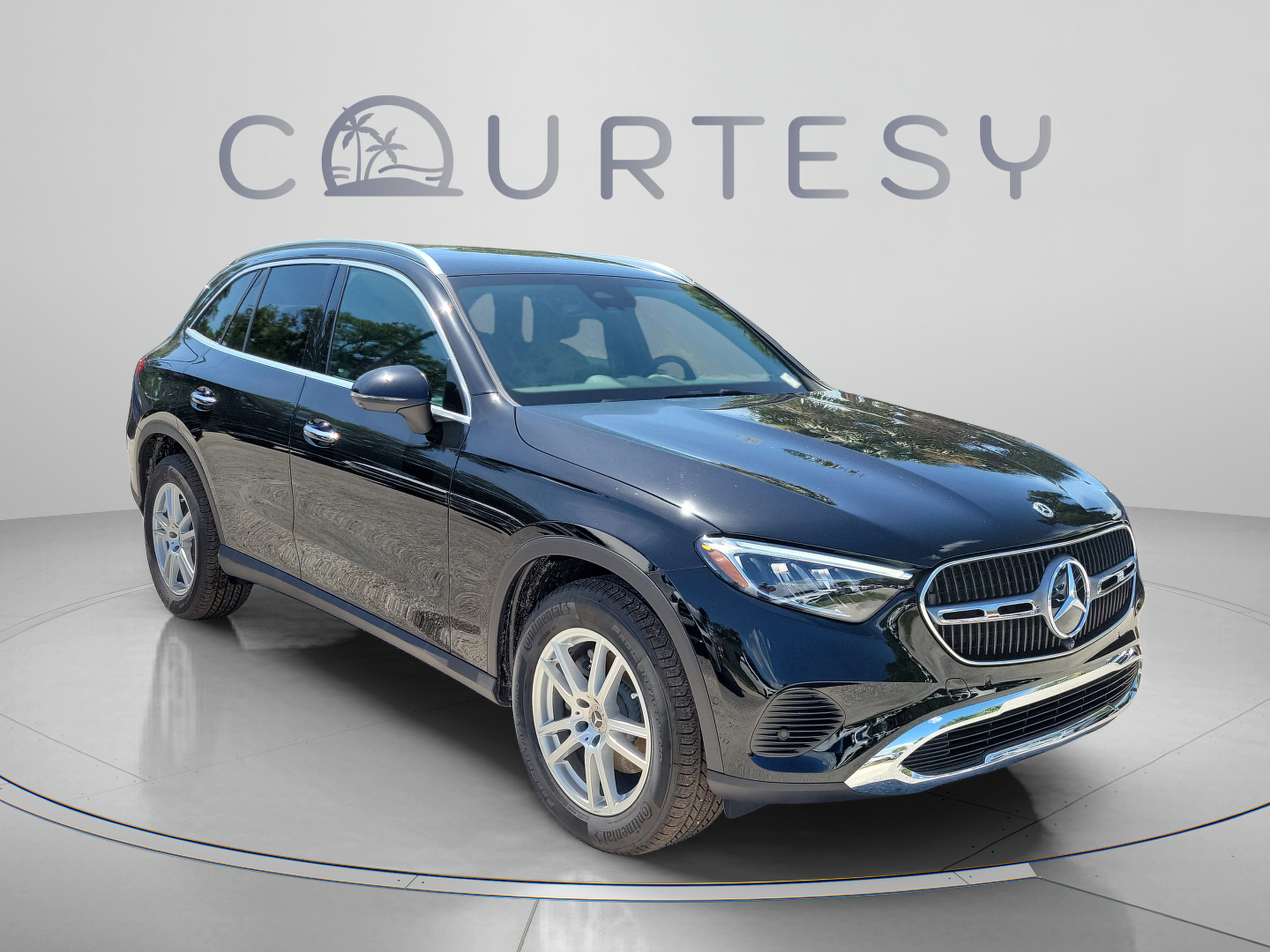 Certified 2025 Mercedes-Benz GLC 300 image 4