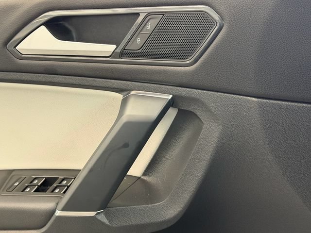 Used 2018 Volkswagen Tiguan SE FWD image 26