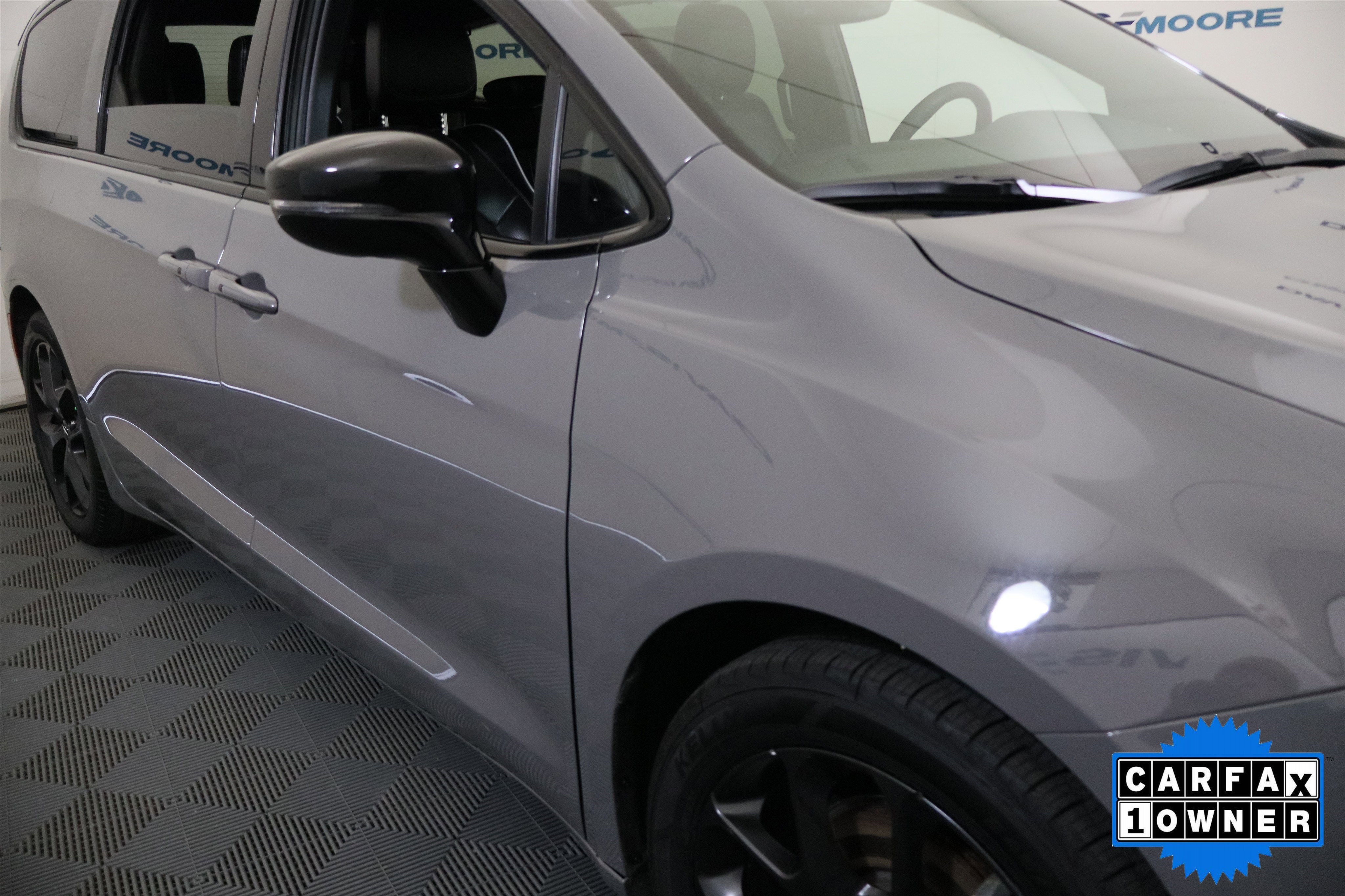 Used 2025 Chrysler Pacifica Limited image 4