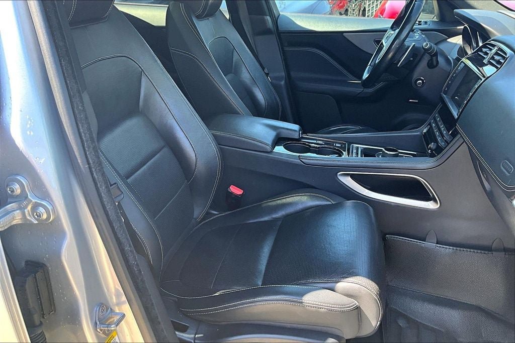 Used 2017 Jaguar F-PACE S AWD/4WD image 6